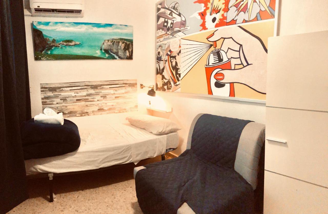 Low Cost Rooms Malaga River Екстер'єр фото