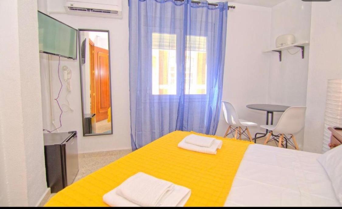Low Cost Rooms Malaga River Екстер'єр фото