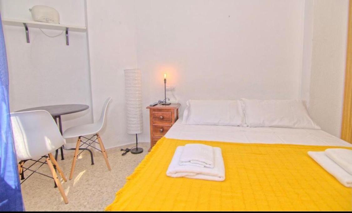 Low Cost Rooms Malaga River Екстер'єр фото