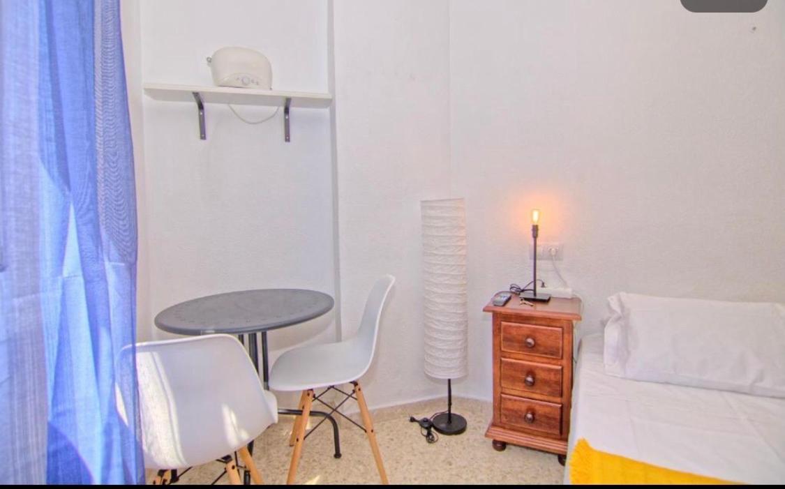 Low Cost Rooms Malaga River Екстер'єр фото
