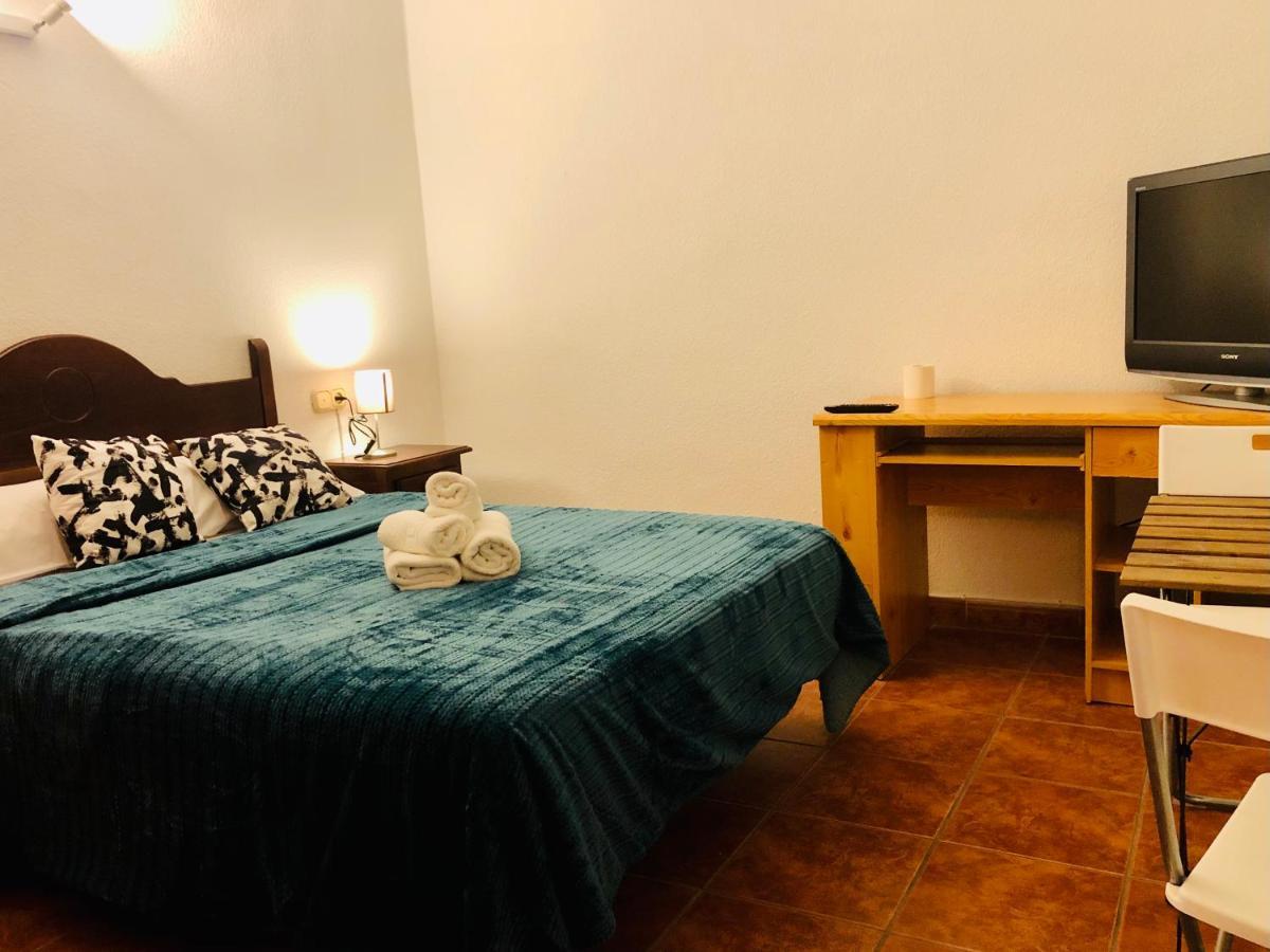 Low Cost Rooms Malaga River Екстер'єр фото