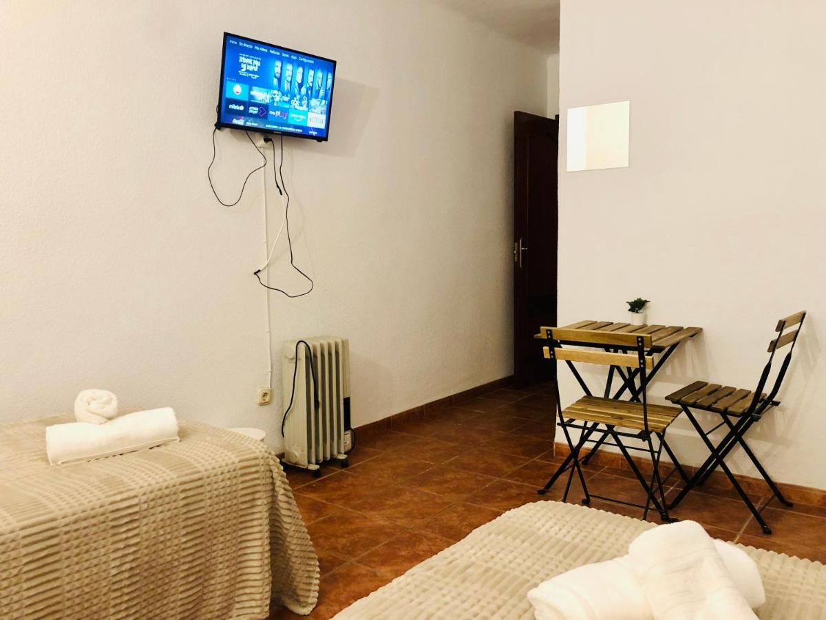 Low Cost Rooms Malaga River Екстер'єр фото