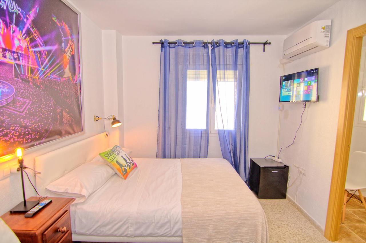 Low Cost Rooms Malaga River Екстер'єр фото
