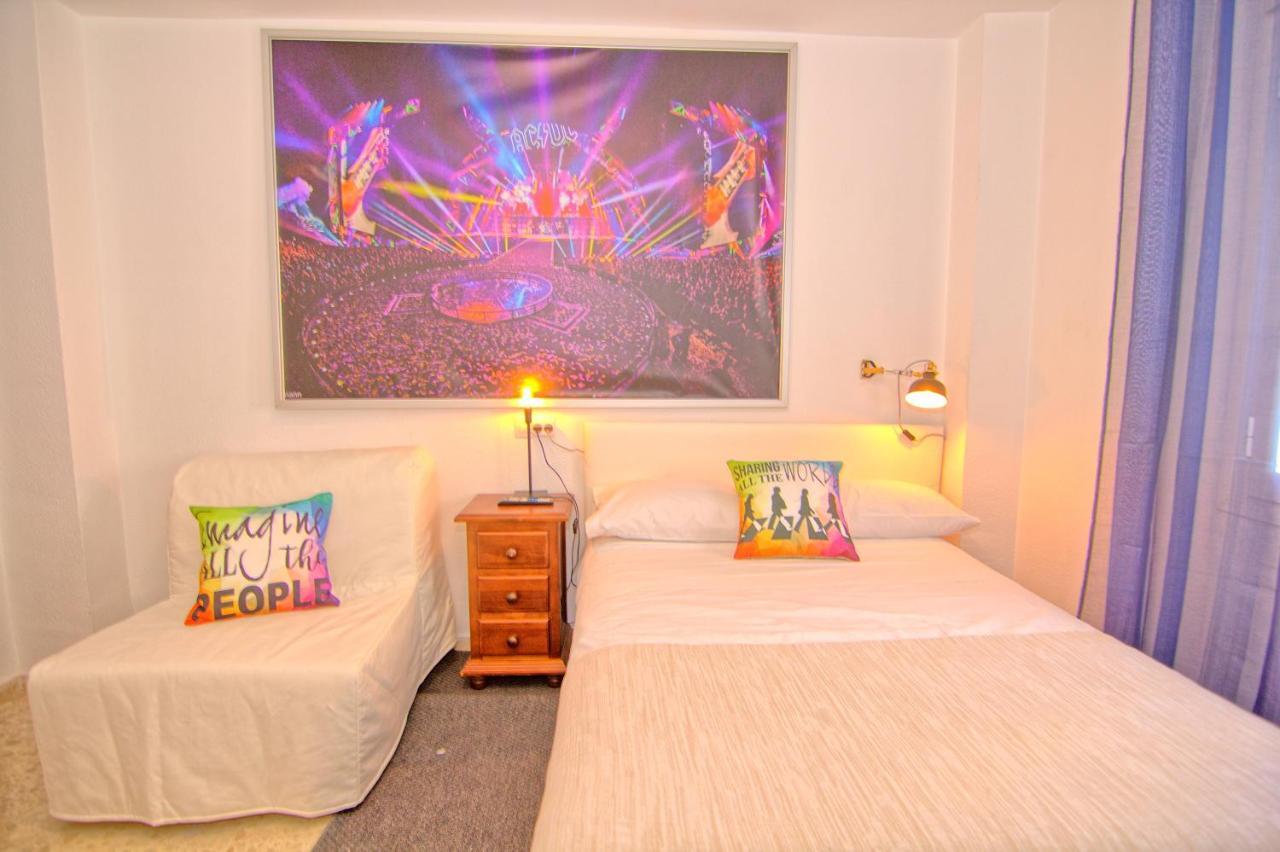 Low Cost Rooms Malaga River Екстер'єр фото