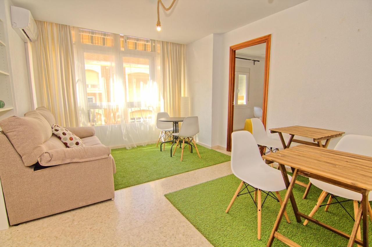 Low Cost Rooms Malaga River Екстер'єр фото